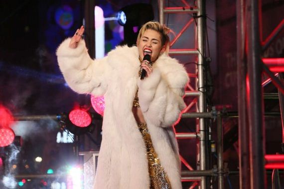 Miley-Cyrus -Performing-in-Times